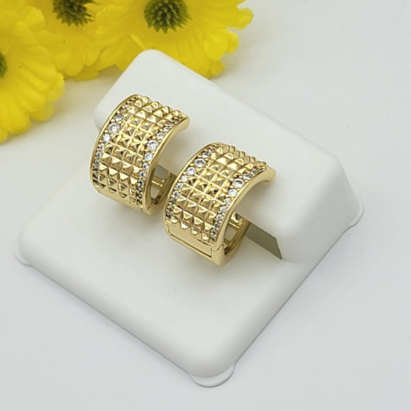 Earrings - 14K Gold Plated. Huggies Hoops. *Premium Q*