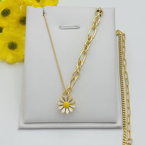 Necklace - 14K Gold Plated. White Daisy Flower.  *Premium Q*